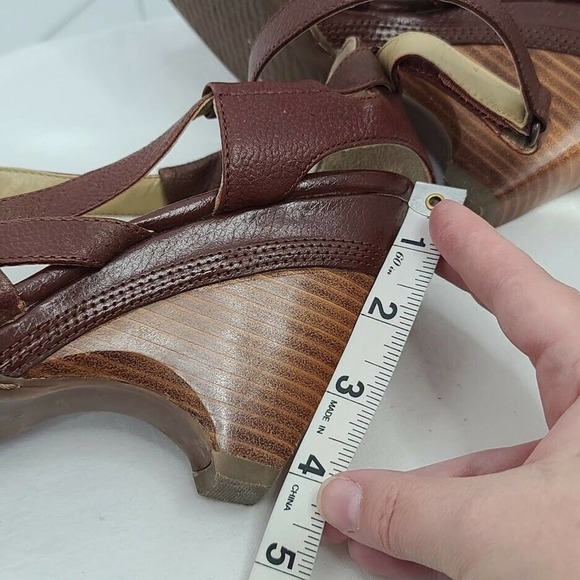 Max Studio Wedge Heels Brown 9M Strappy Sandal Leather Open Toe Xpect 4" Heel - Picture 10 of 11